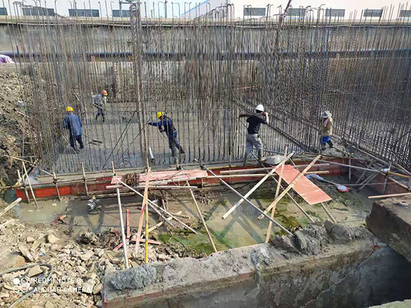 ���̰���